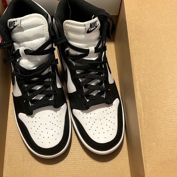 Nike Dunks Hi Retro - Picture 7 of 7